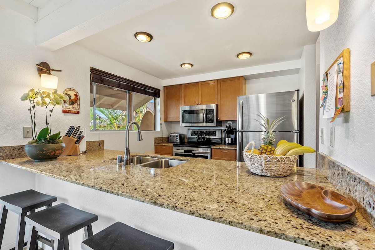 Condo in Princeville · ★4.81 · 2 bedrooms · 3 beds · 1.5 shared baths - Photo 2