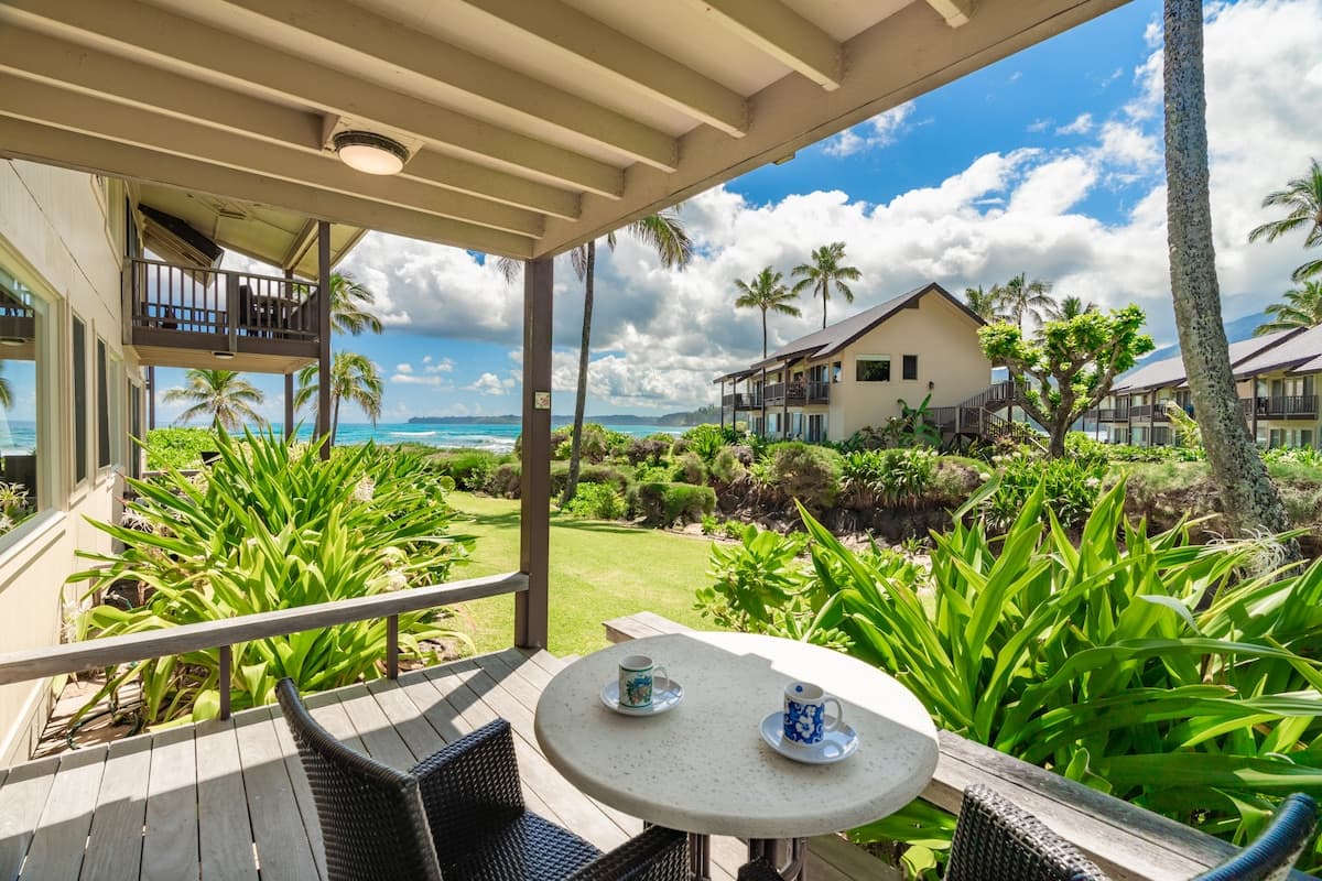 Condo in Hanalei · ★4.88 · 2 bedrooms · 2 beds · 1.5 baths - Photo 2