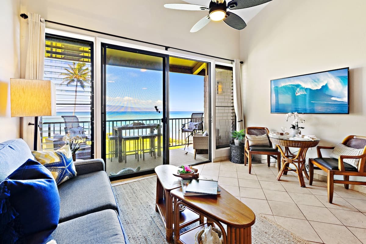 Condo in Lahaina · ★4.93 · 2 bedrooms · 2 beds · 2 private baths - Photo 3