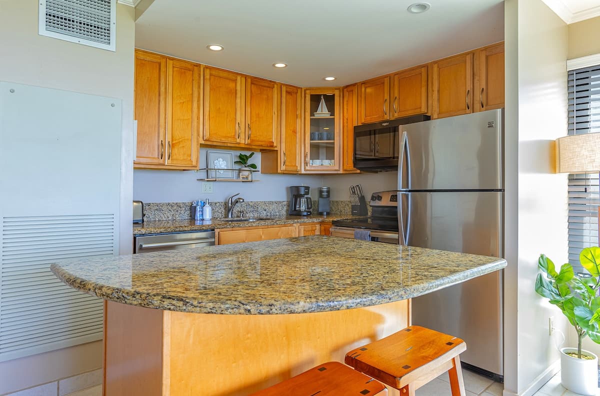 Oceanfront corner unit w/ private lanai access - Photo 4