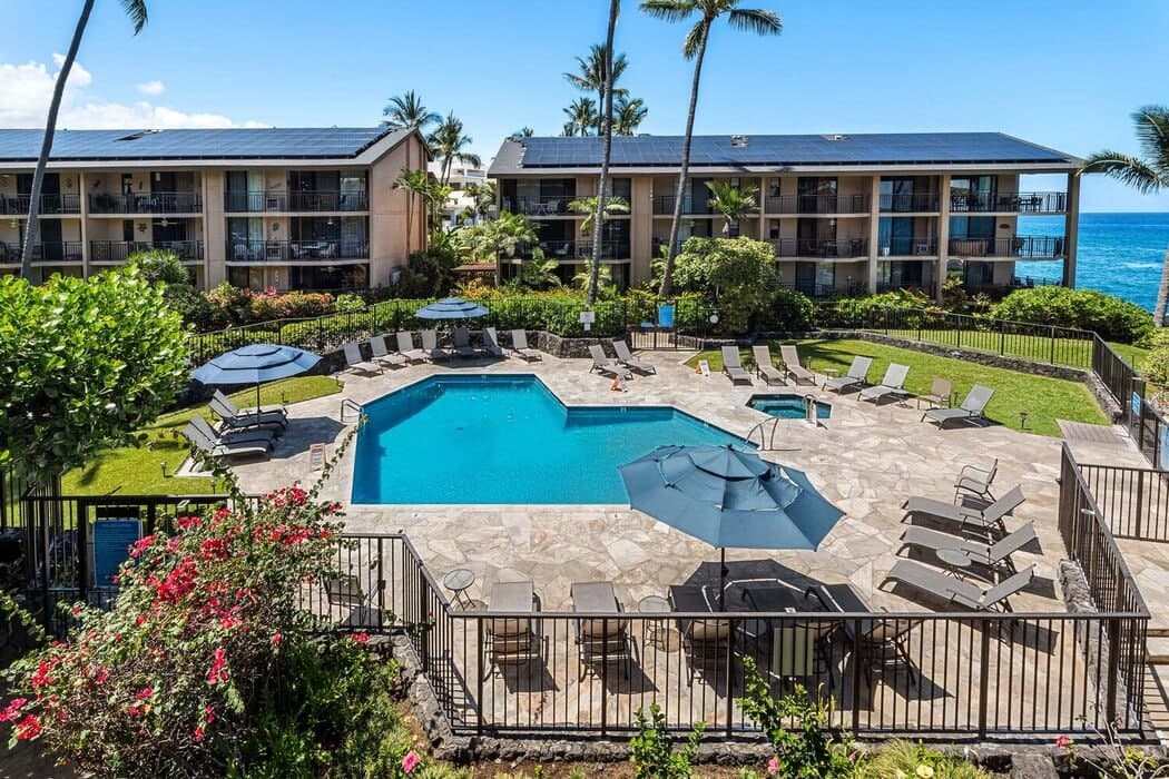 Condo in Kailua-Kona · ★4.8 · 1 bedroom · 2 beds · 1 private bath - Photo 5