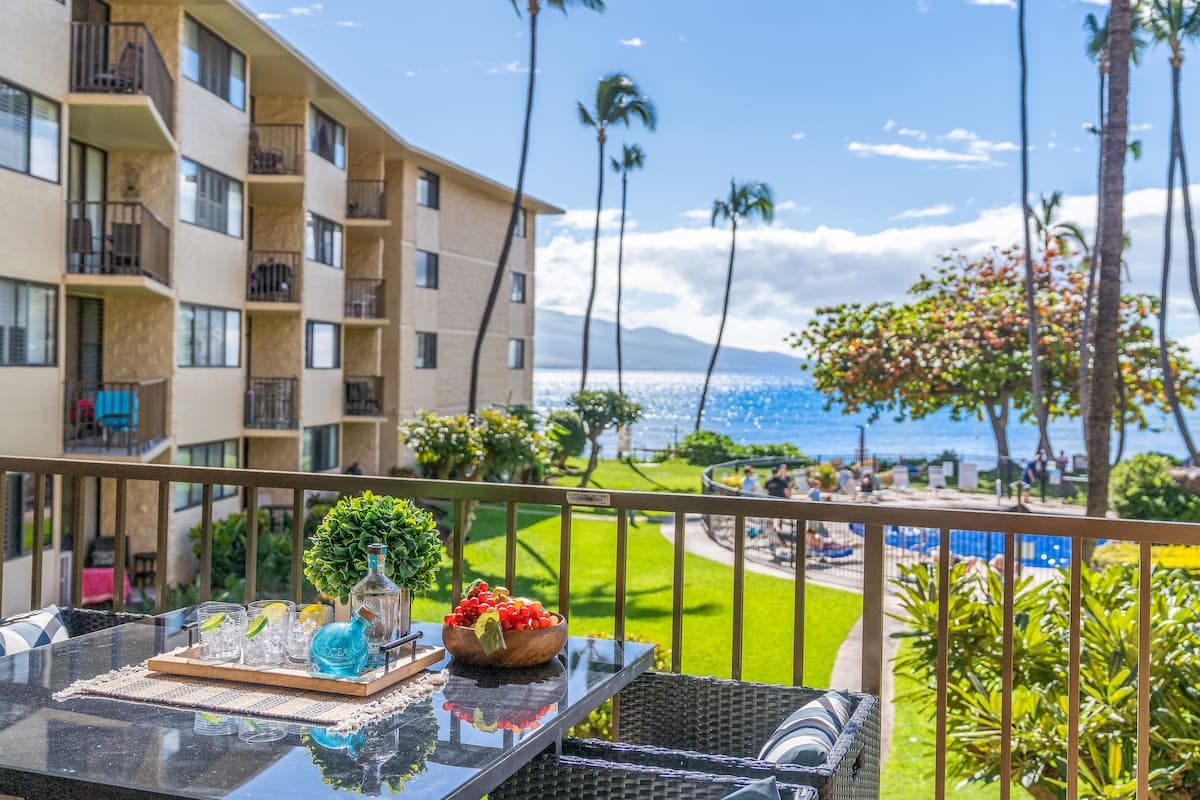 Condo in Wailuku · ★4.84 · 2 bedrooms · 3 beds · 2 baths - Photo 1