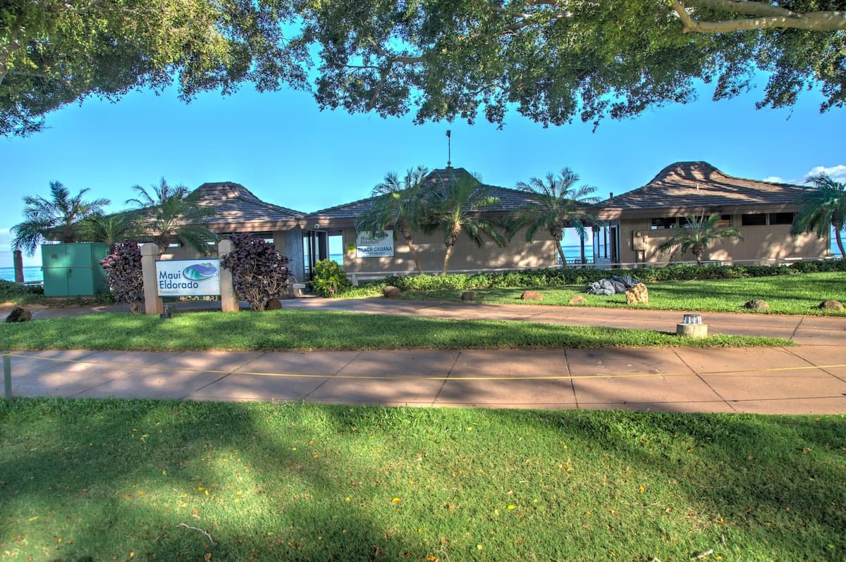 Condo in Lahaina · ★4.88 · 2 bedrooms · 3 beds · 2 baths - Photo 4