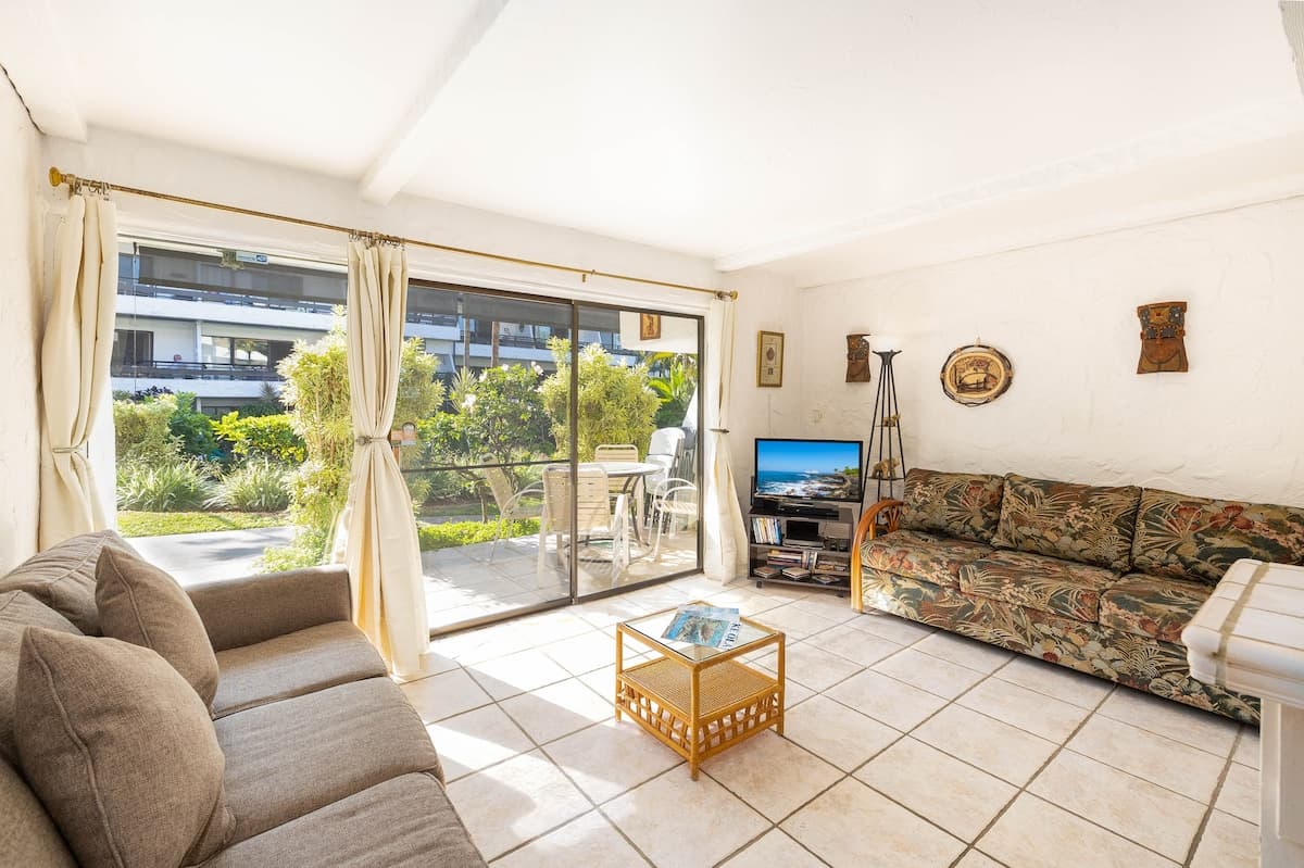 Condo in Kailua-Kona · ★4.46 · 1 bedroom · 2 beds · 1 shared bath - Photo 3