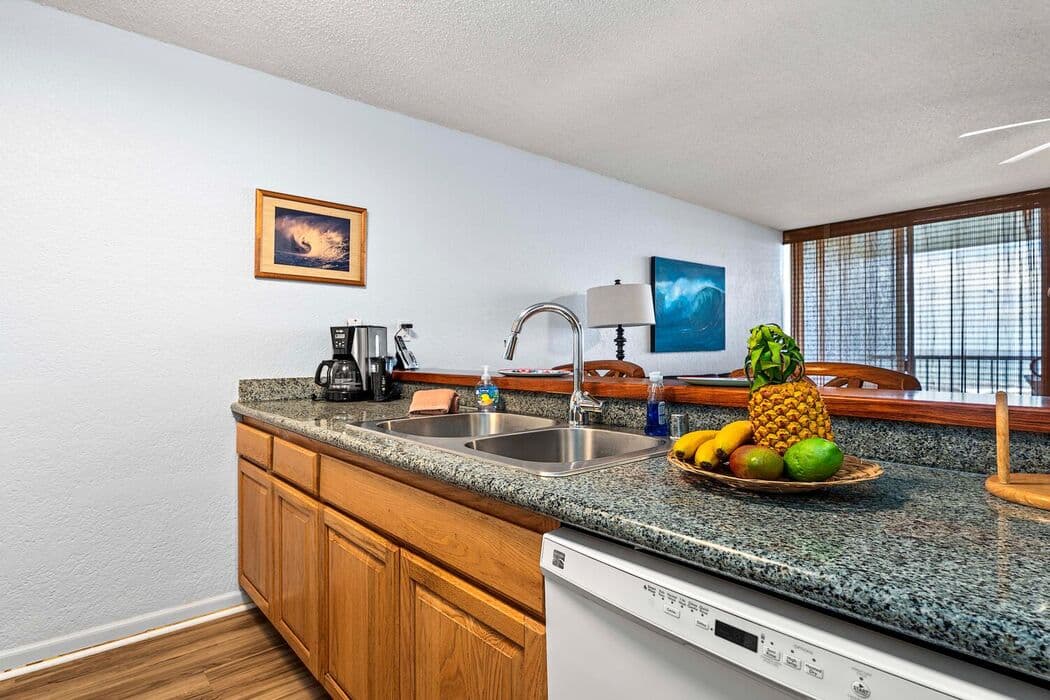 Condo in Kailua-Kona · ★4.6 · 1 bedroom · 1 bed · 1 bath - Photo 3