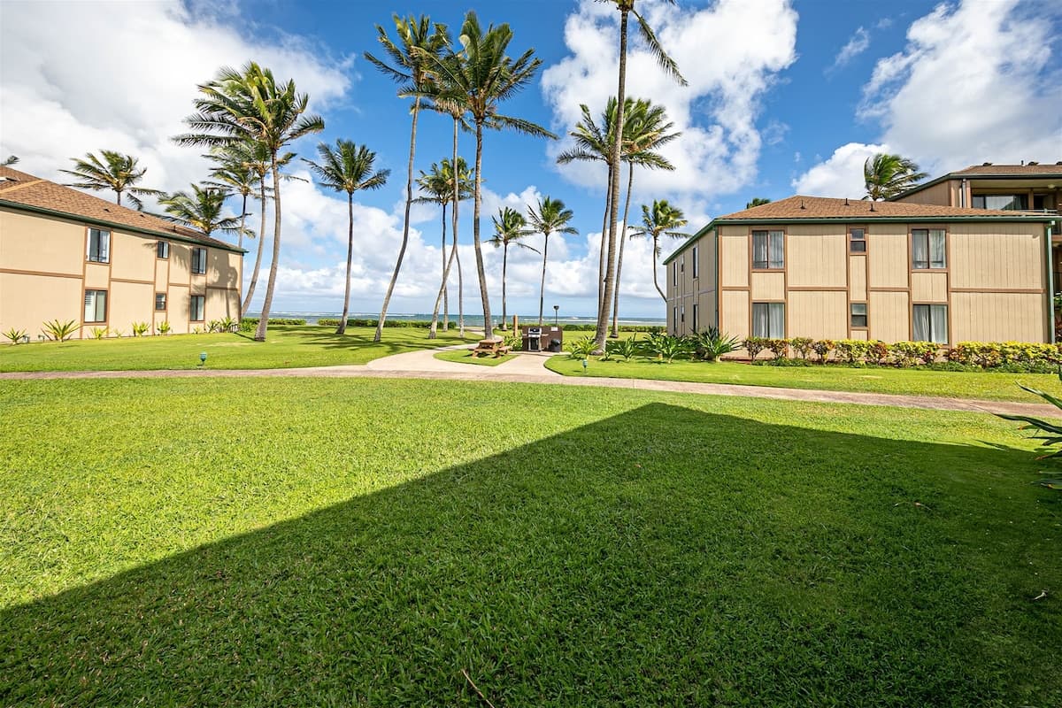 Condo in Kapaa · ★4.43 · 2 bedrooms · 3 beds · 2 shared baths - Photo 2