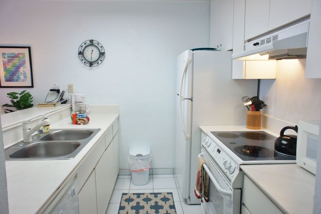 Condo in Kailua-Kona · ★4.5 · 1 bedroom · 2 beds · 1 bath - Photo 5