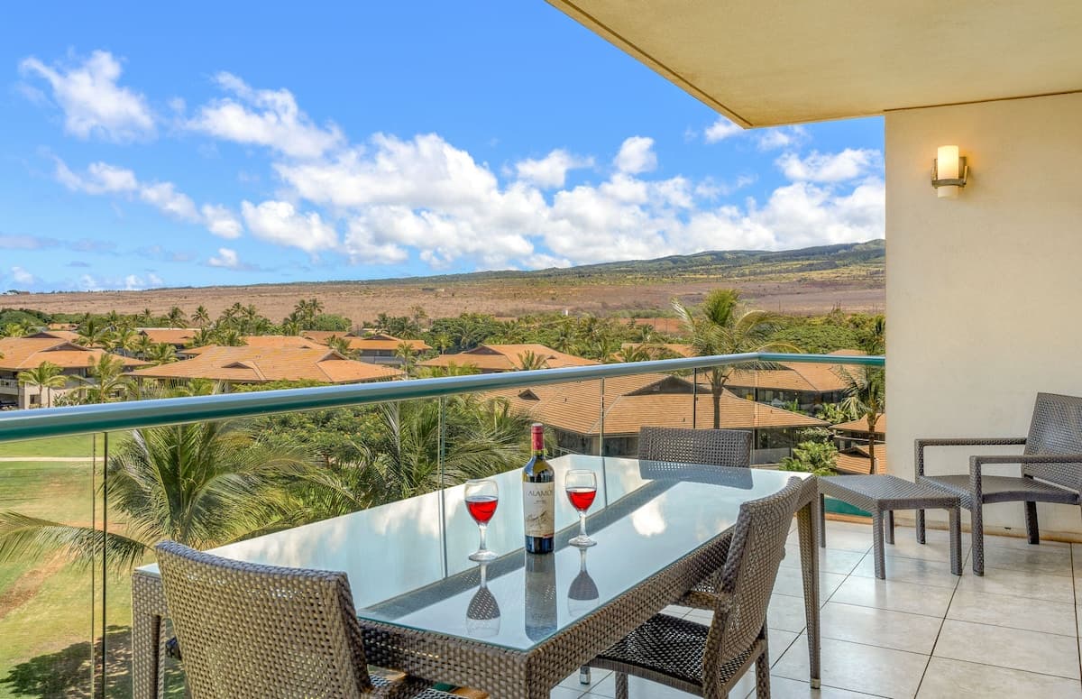 Partial Ocean and Mountain Views from 2BR Condo - Photo 4