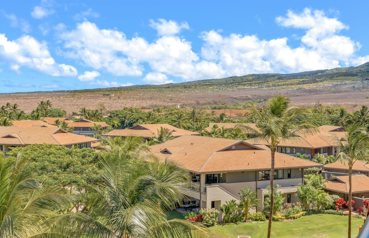 Partial Ocean and Mountain Views from 2BR Condo - Photo 5