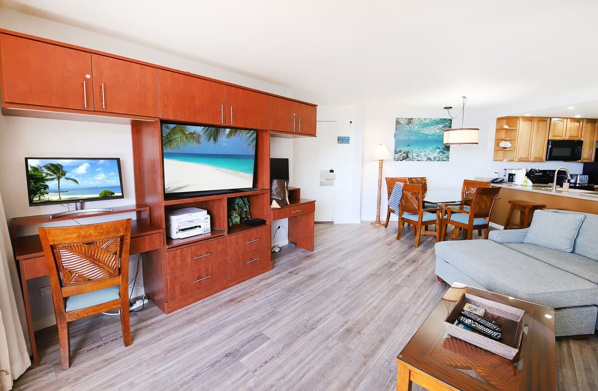 Home in Lahaina · ★4.73 · 1 bedroom · 4 beds · 1 bath - Photo 2
