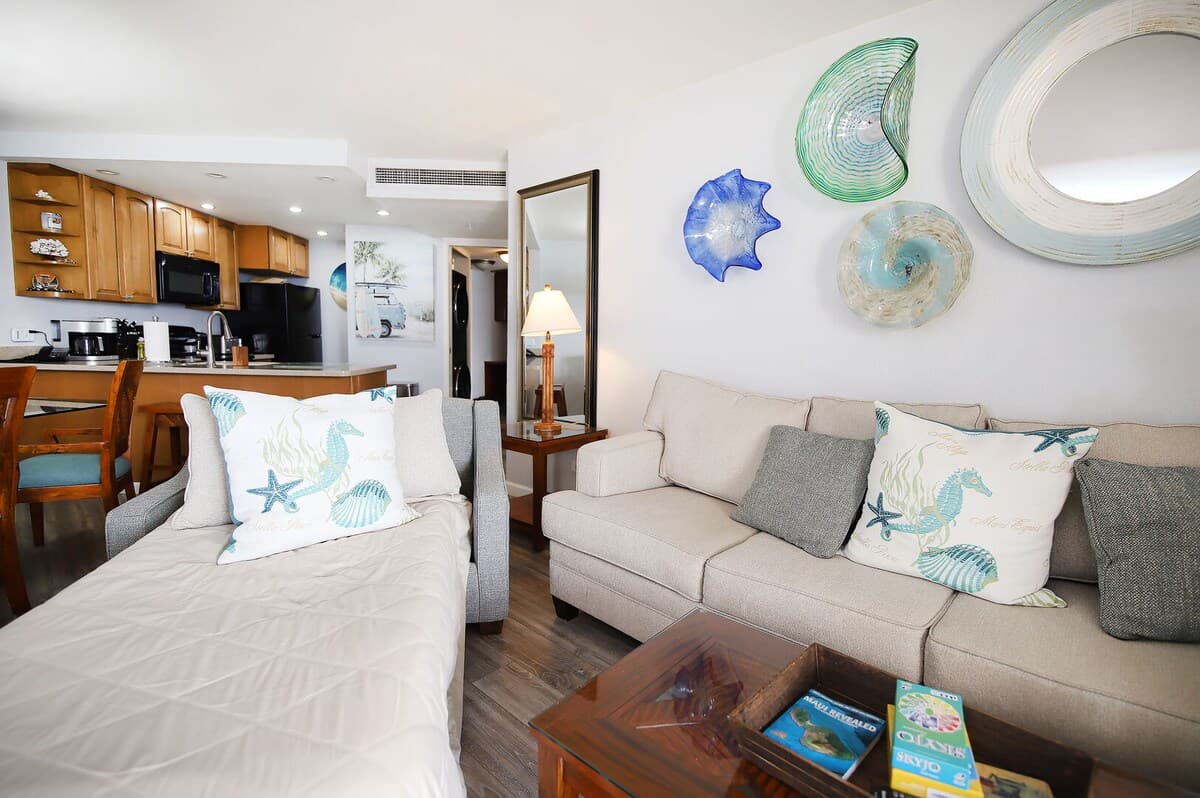Home in Lahaina · ★4.73 · 1 bedroom · 4 beds · 1 bath - Photo 5