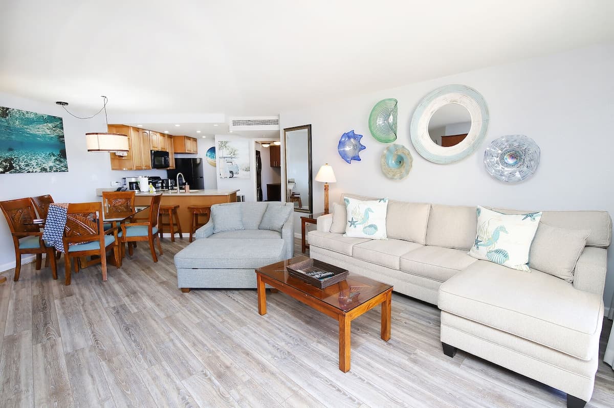 Home in Lahaina · ★4.73 · 1 bedroom · 4 beds · 1 bath - Photo 1