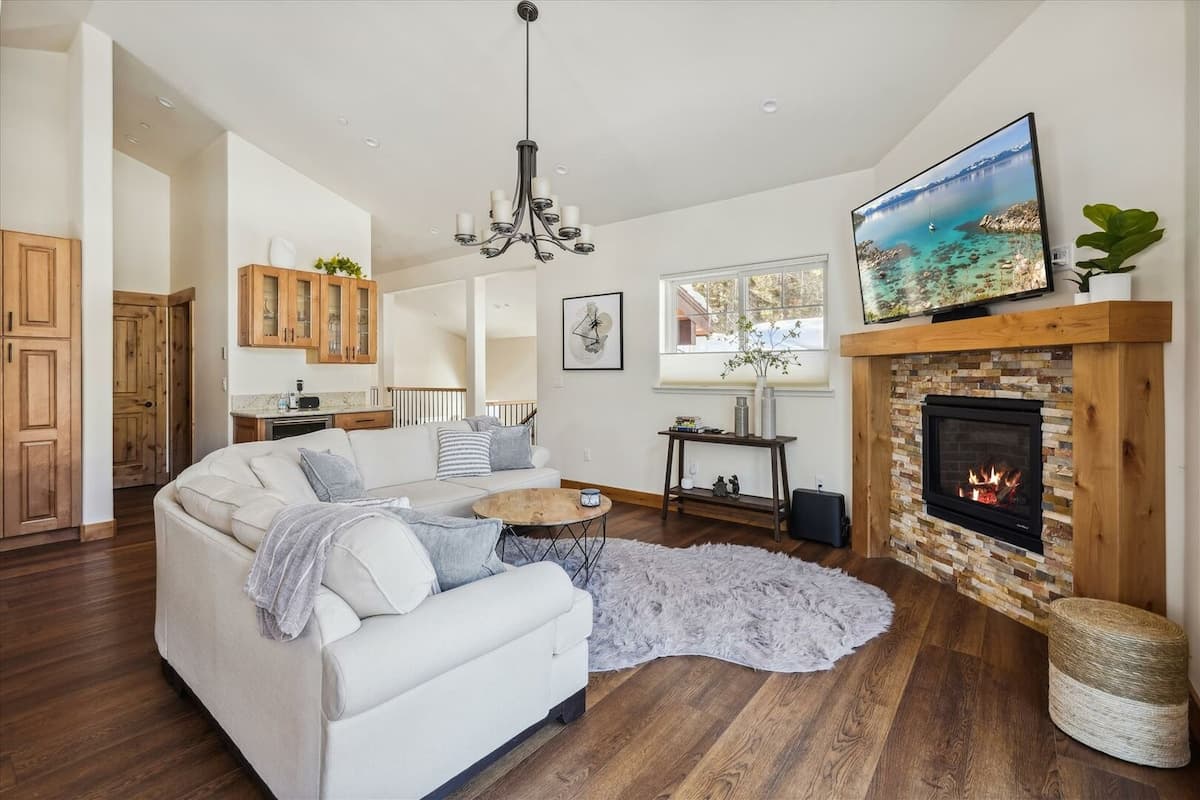 Agate Bay Retreat Vaulted Ceilings & Sunny Deck - Photo 2