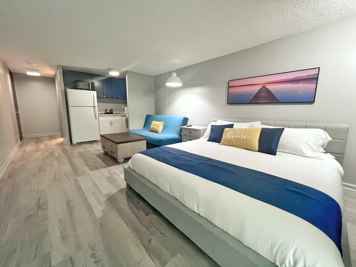 Condo in Honolulu · ★4.61 · Studio · 1 private bath - Photo 5