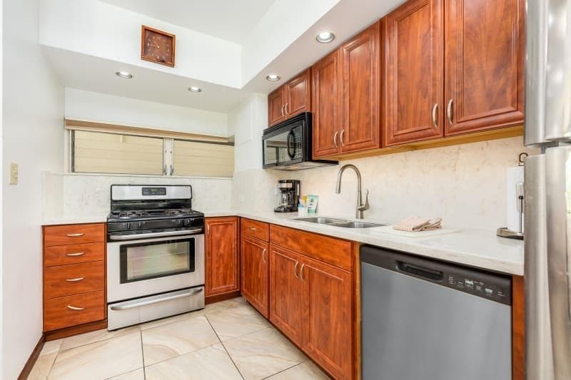 Condo in Honolulu · ★5.0 · 1 bedroom · 3 beds · 1 private bath - Photo 5