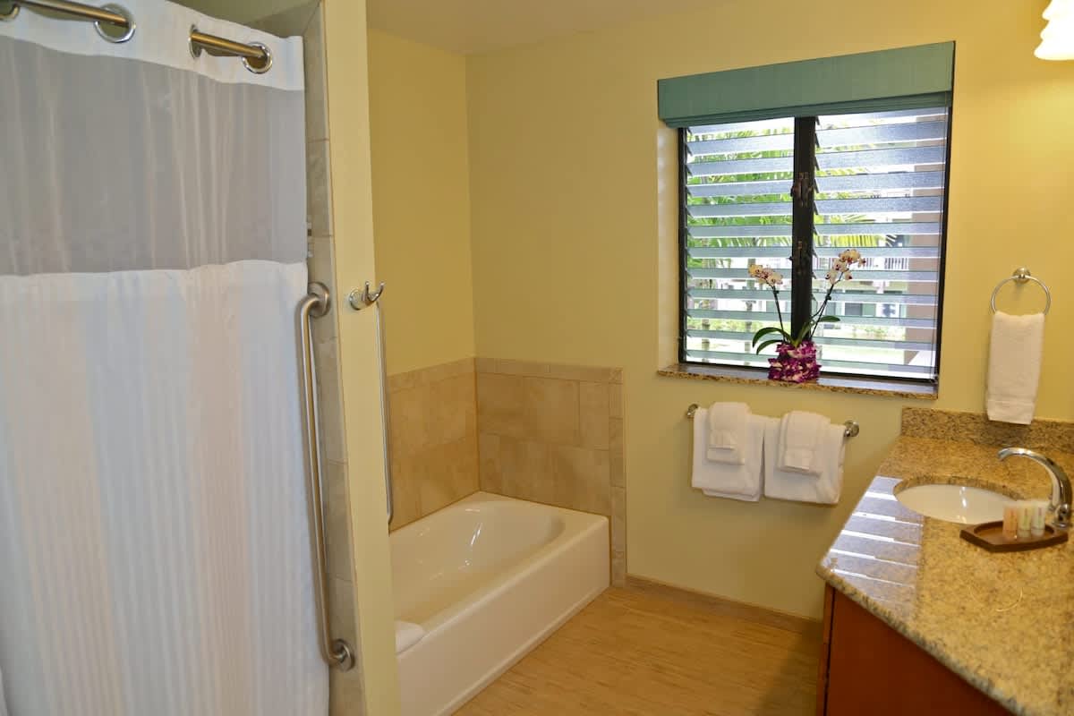 Condo in Princeville · ★4.88 · Studio · 1 bed · 1 bath - Photo 4