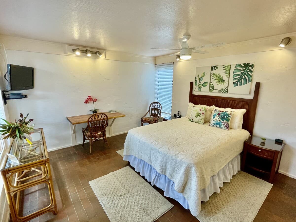 Poipu Beach Guest House -SurfSong- Unit #1 Orchid - Photo 4