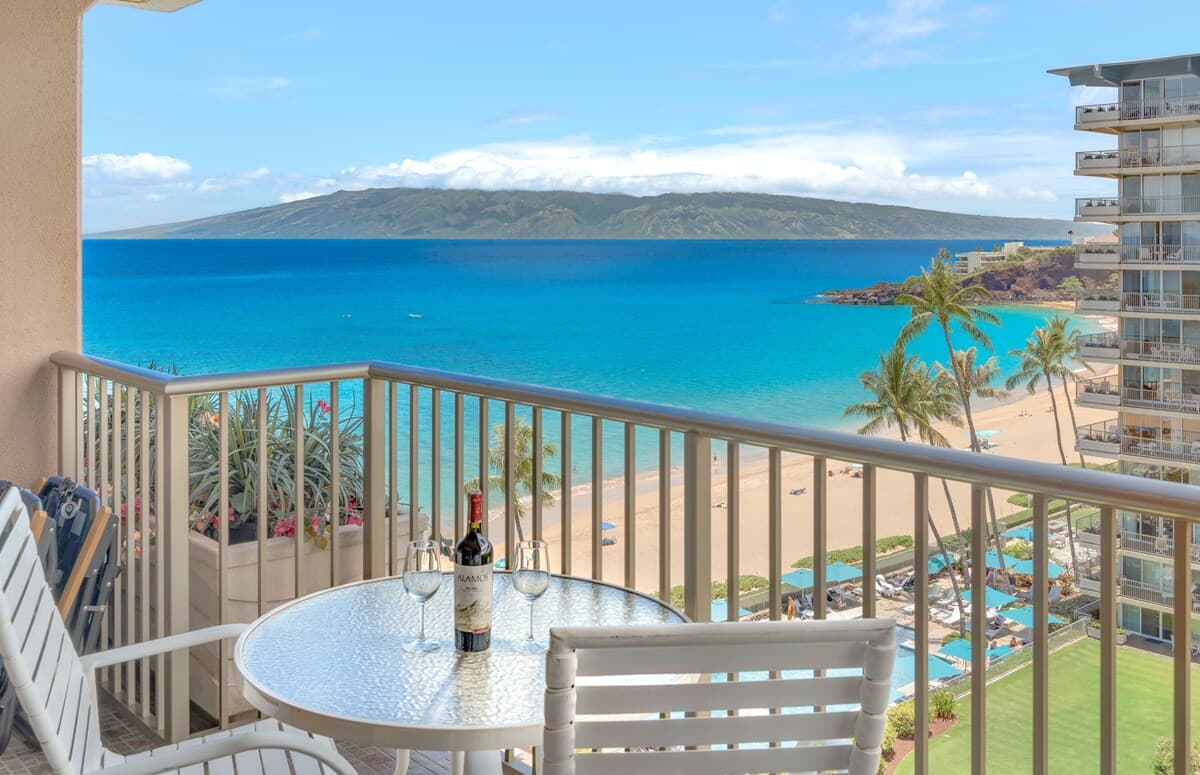 Condo in Lahaina · ★4.95 · Studio · 2 beds · 1 bath - Photo 1