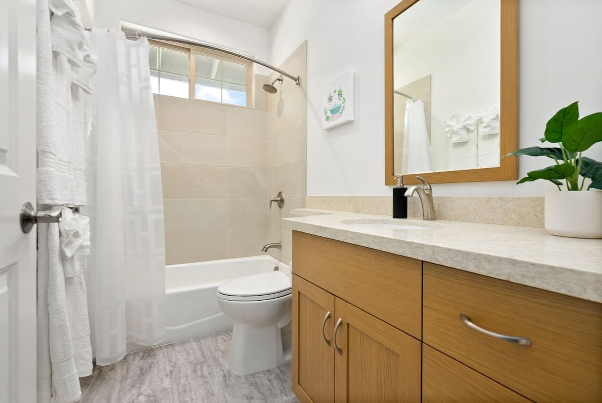 Home in Waianae ยท โ
4.91 ยท 4 bedrooms ยท 6 beds ยท 2.5 private baths - Image 28