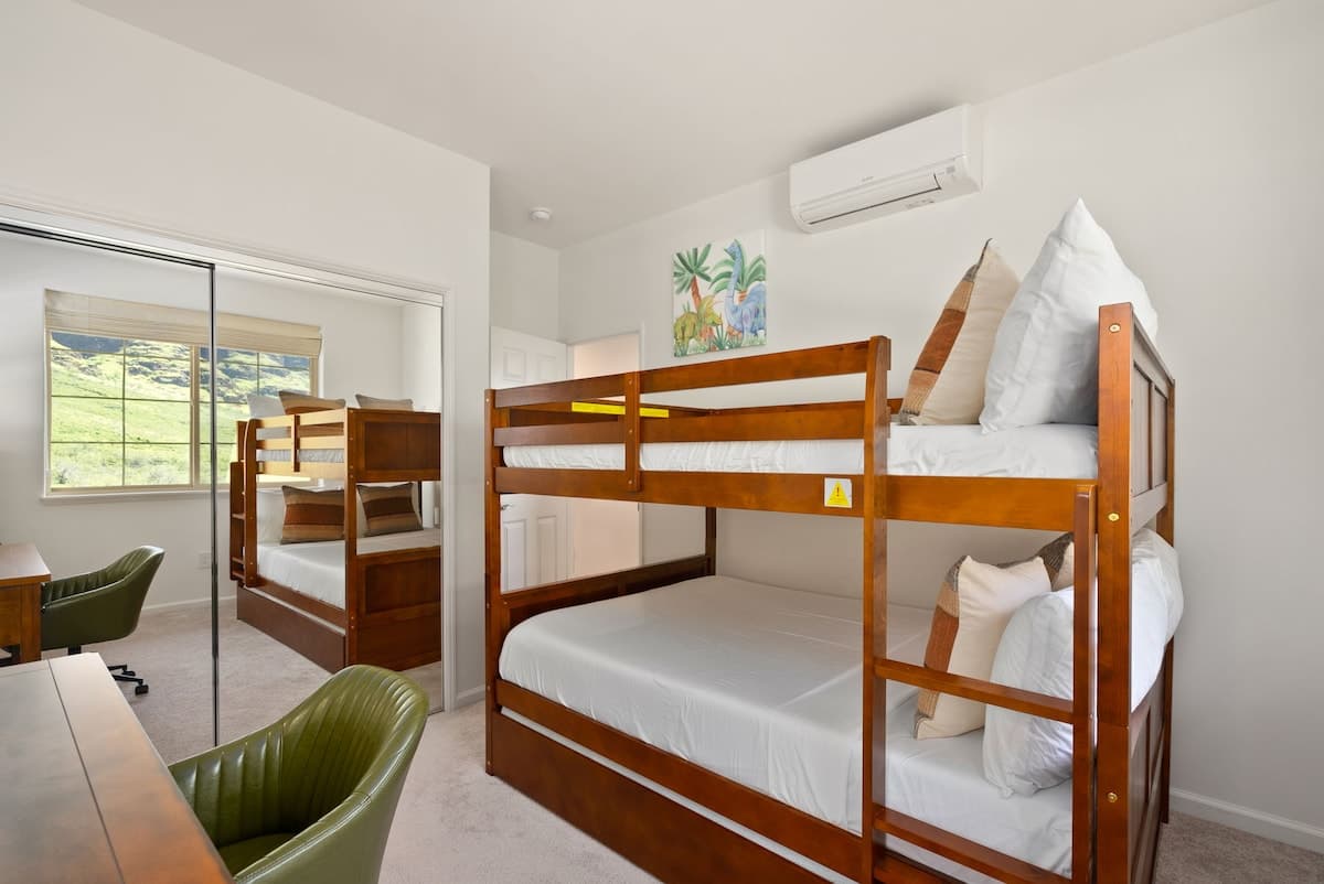 Home in Waianae ยท โ
4.91 ยท 4 bedrooms ยท 6 beds ยท 2.5 private baths - Image 27