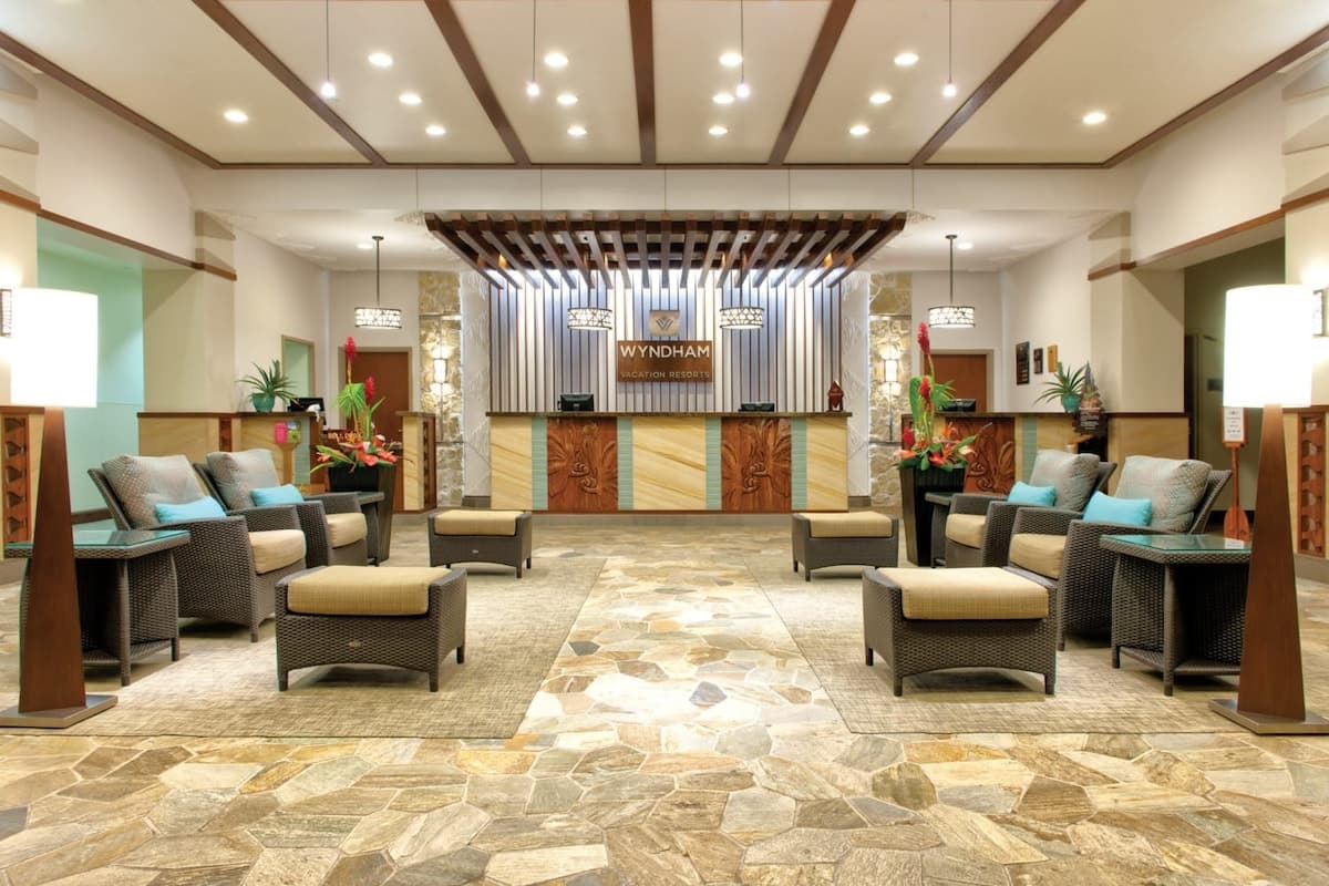Resort in Honolulu · ★5.0 · 3 bedrooms · 5 beds · 2 private baths - Photo 2