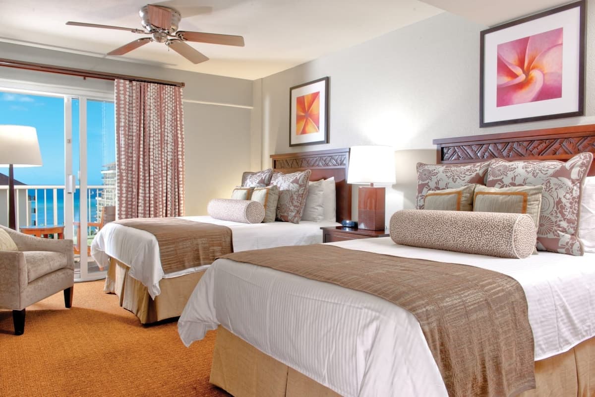Resort in Honolulu · ★5.0 · 3 bedrooms · 5 beds · 2 private baths - Photo 4