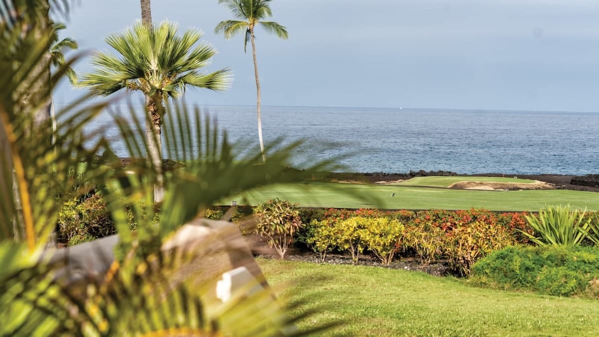 Resort in Kapaa · ★5.0 · 2 bedrooms · 4 beds · 2 private baths - Photo 4