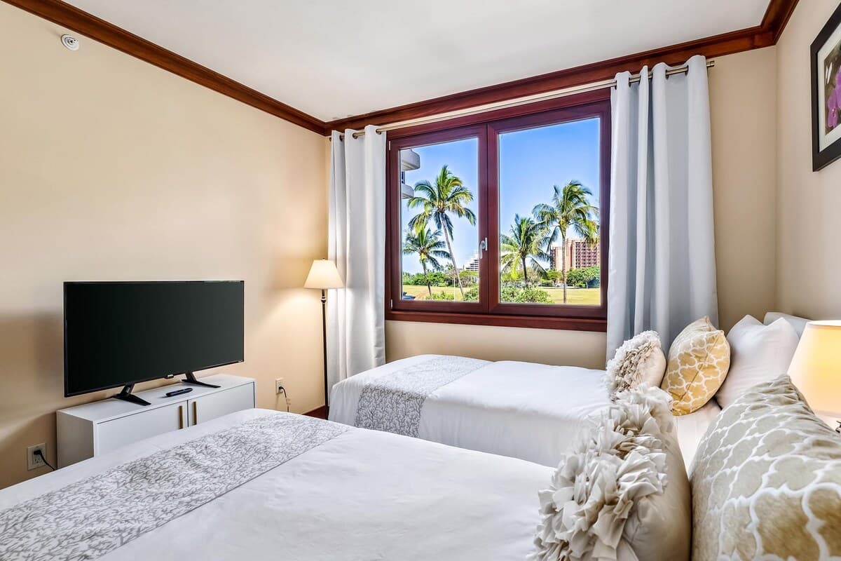 Condo in Kapolei · ★5.0 · 3 bedrooms · 4 beds · 3 private baths - Photo 2