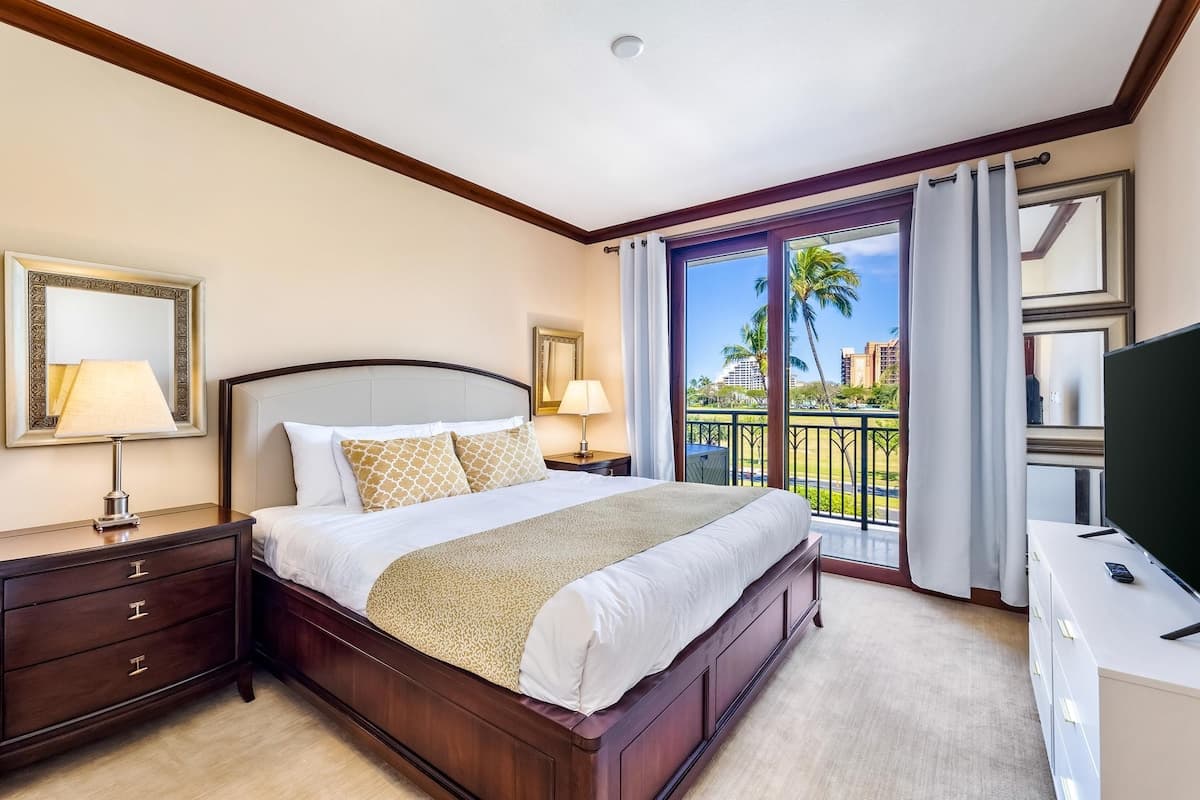 Condo in Kapolei · ★5.0 · 3 bedrooms · 4 beds · 3 private baths - Photo 1