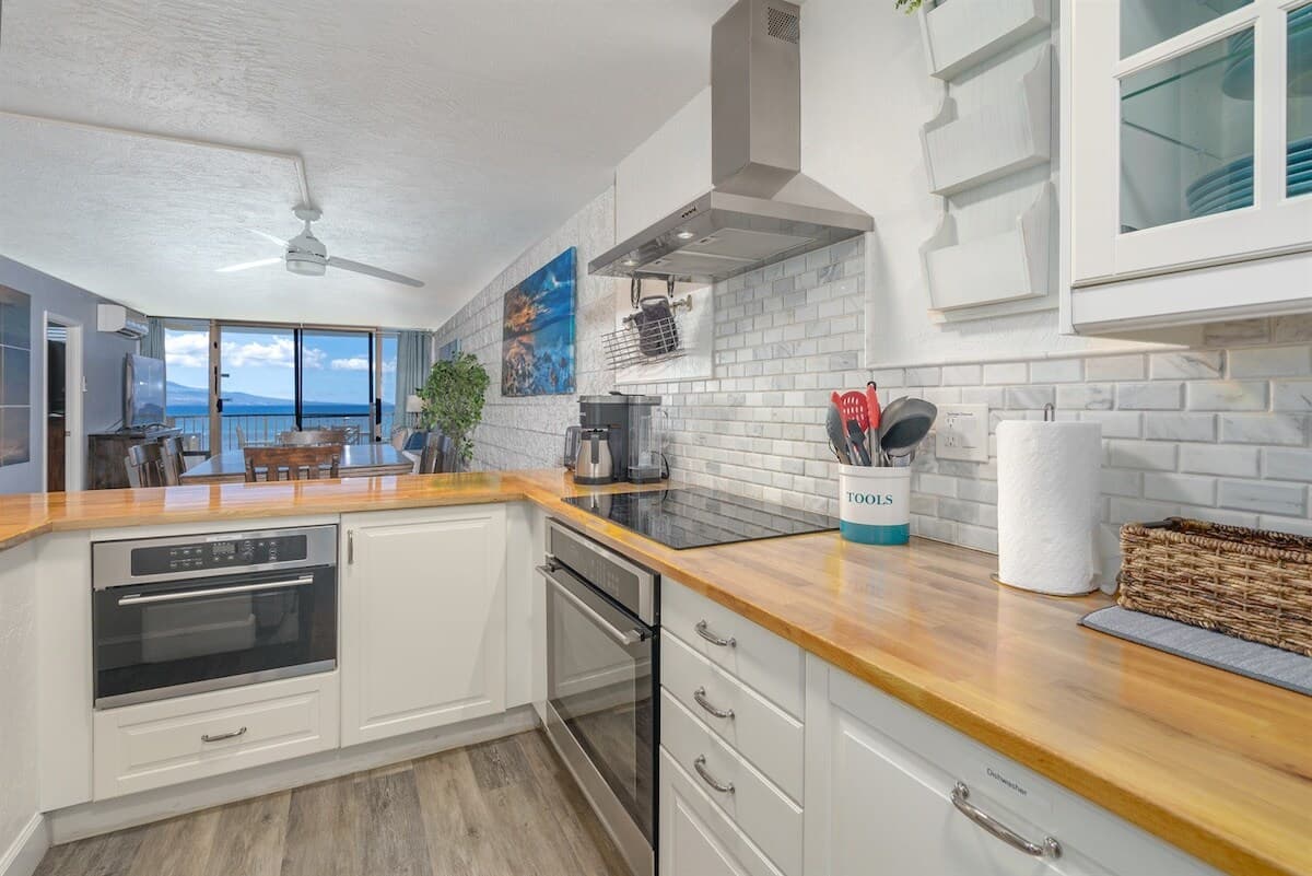 Condo in Wailuku · ★4.6 · 2 bedrooms · 4 beds · 2 baths - Photo 4