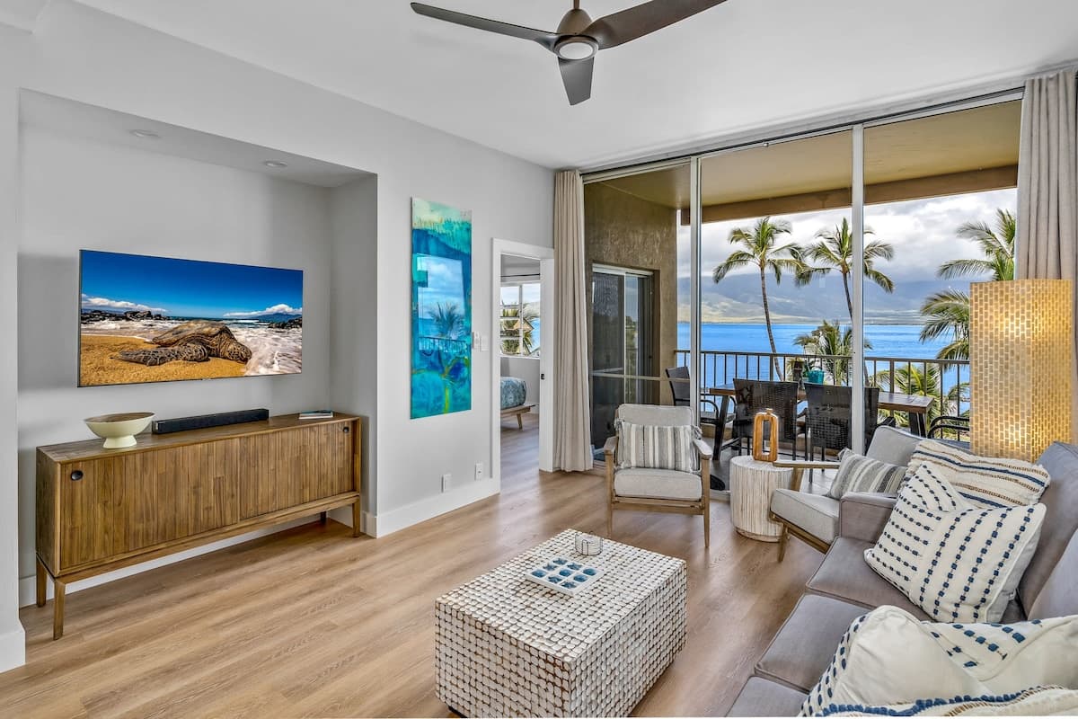 Upscale Oceanfront Penthouse Vistas - Photo 1