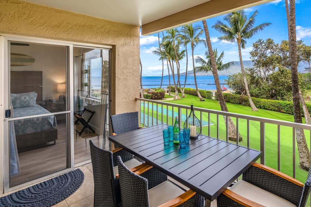 Condo in Kihei · ★4.9 · 2 bedrooms · 3 beds · 2 baths - Photo 2