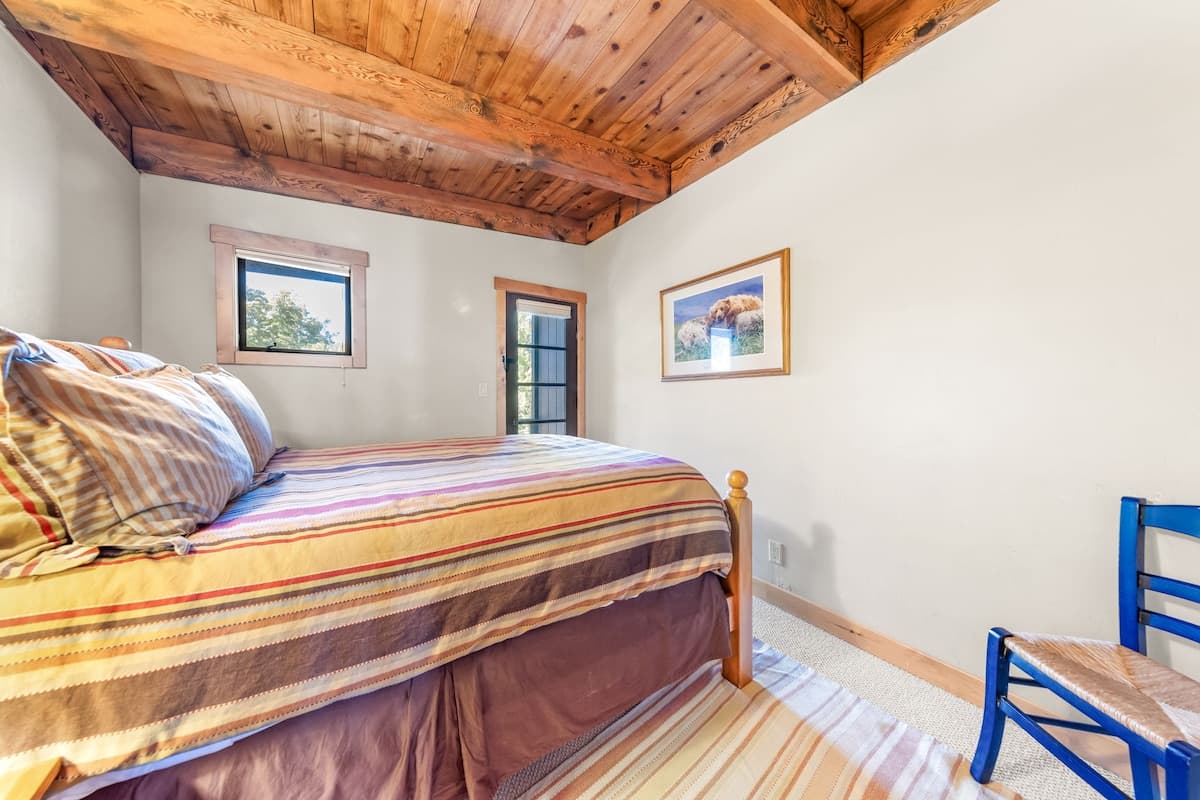 Lakefront Condo with Boat Slip & Private Beach - Photo 3