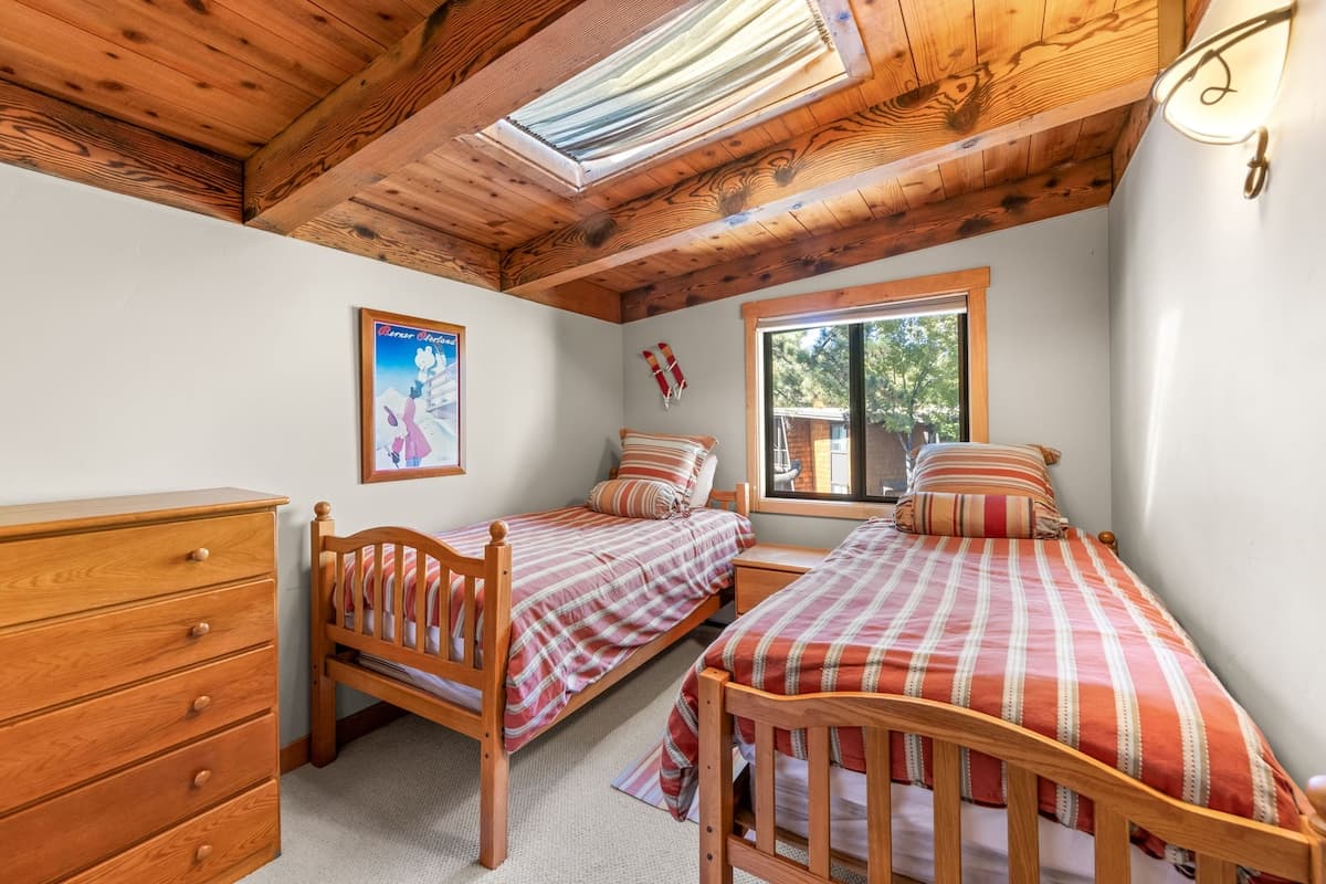 Lakefront Condo with Boat Slip & Private Beach - Photo 4