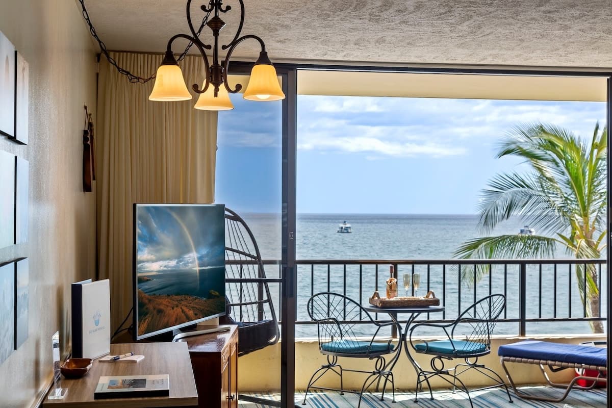 Condo in Kihei · ★4.93 · 1 bedroom · 2 beds · 1 private bath - Photo 4