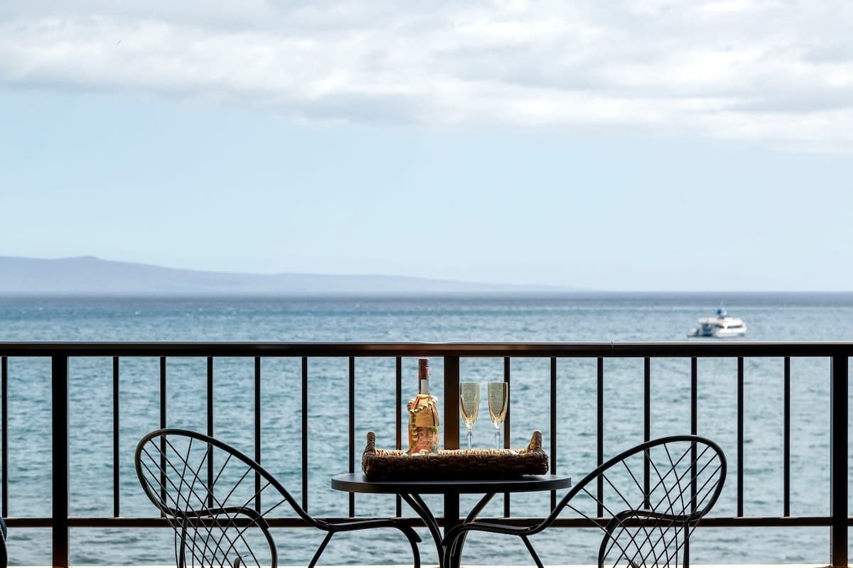 Condo in Kihei · ★4.93 · 1 bedroom · 2 beds · 1 private bath - Photo 3