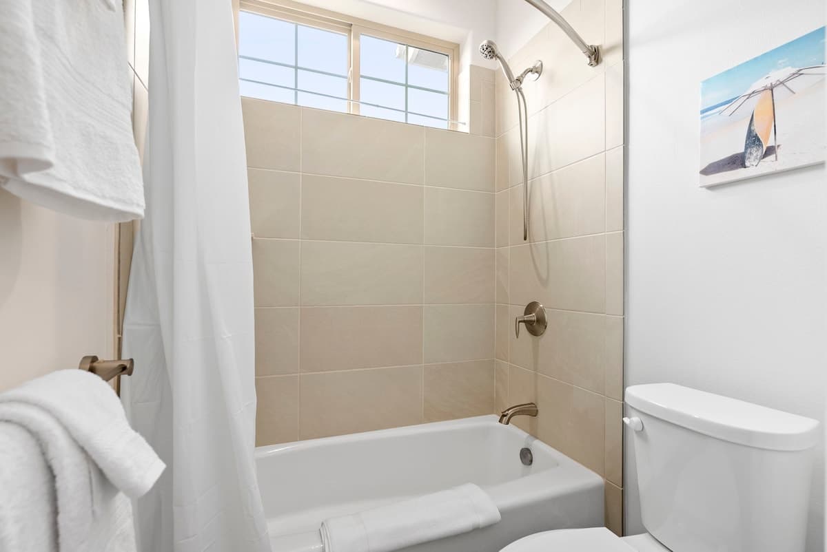 Home in Waianae ยท โ
4.93 ยท 3 bedrooms ยท 5 beds ยท 2.5 private baths - Image 20