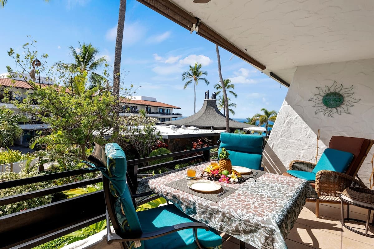 Condo in Kailua-Kona · ★4.8 · 1 bedroom · 2 beds · 1.5 private baths - Photo 1