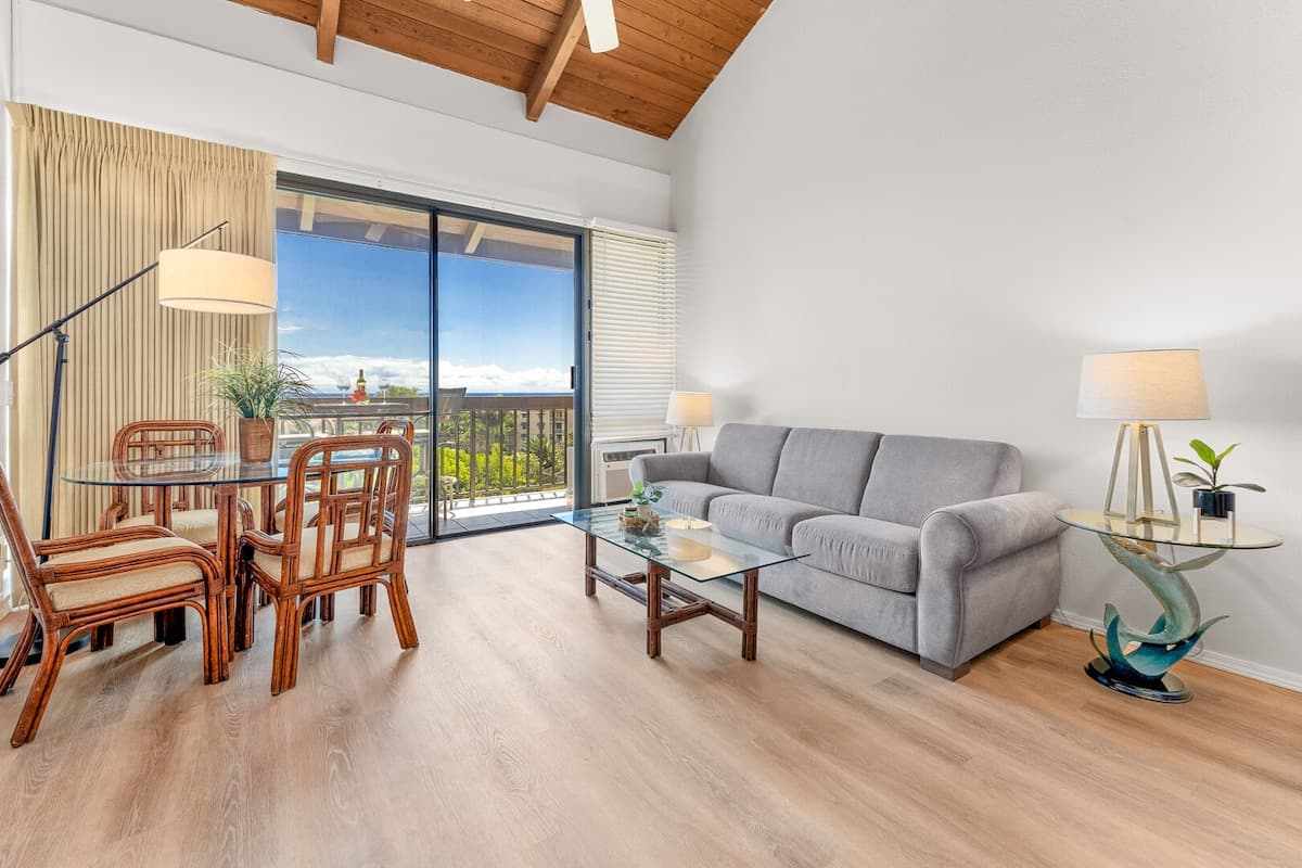 Condo in Kihei · ★4.8 · 2 bedrooms · 4 beds · 2 baths - Photo 2