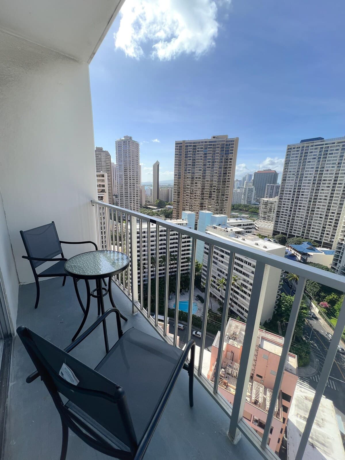 Condo in Honolulu · ★4.61 · Studio · 1 bed · 1 private bath - Photo 5