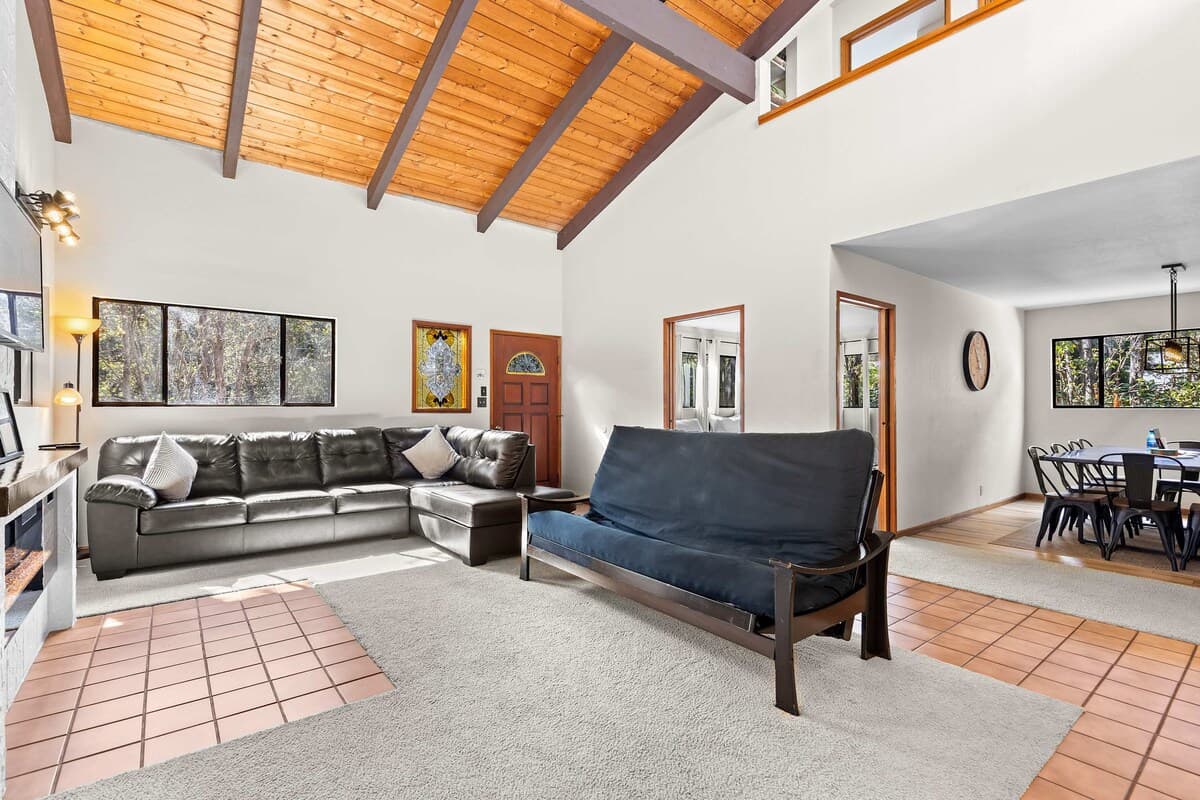 Home in Volcano · ★4.95 · 5 bedrooms · 7 beds · 3 private baths - Photo 4