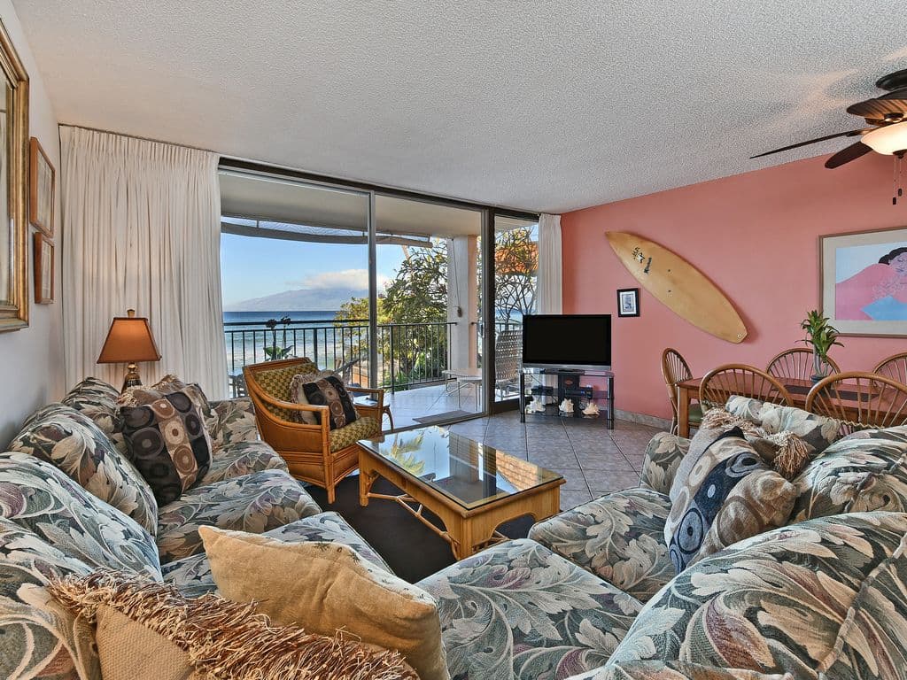 Condo in Lahaina · ★5.0 · 2 bedrooms · 4 beds · 2 baths - Photo 4