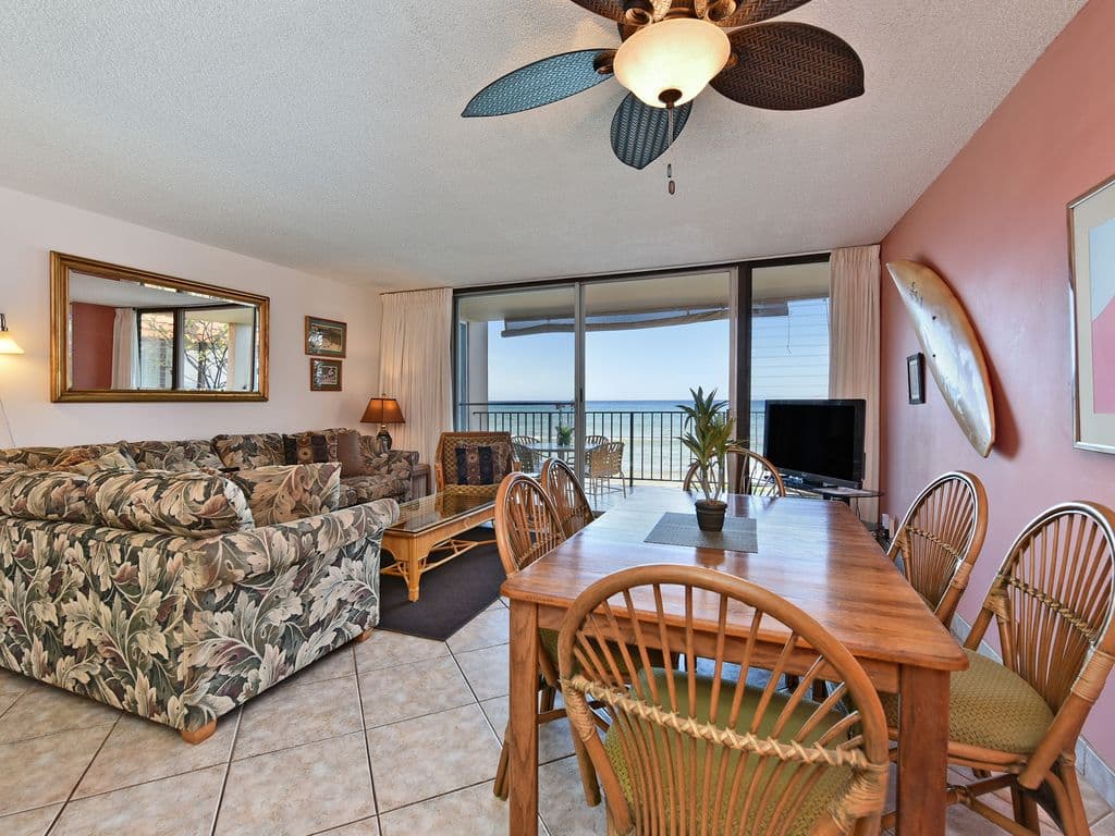Condo in Lahaina · ★5.0 · 2 bedrooms · 4 beds · 2 baths - Photo 2