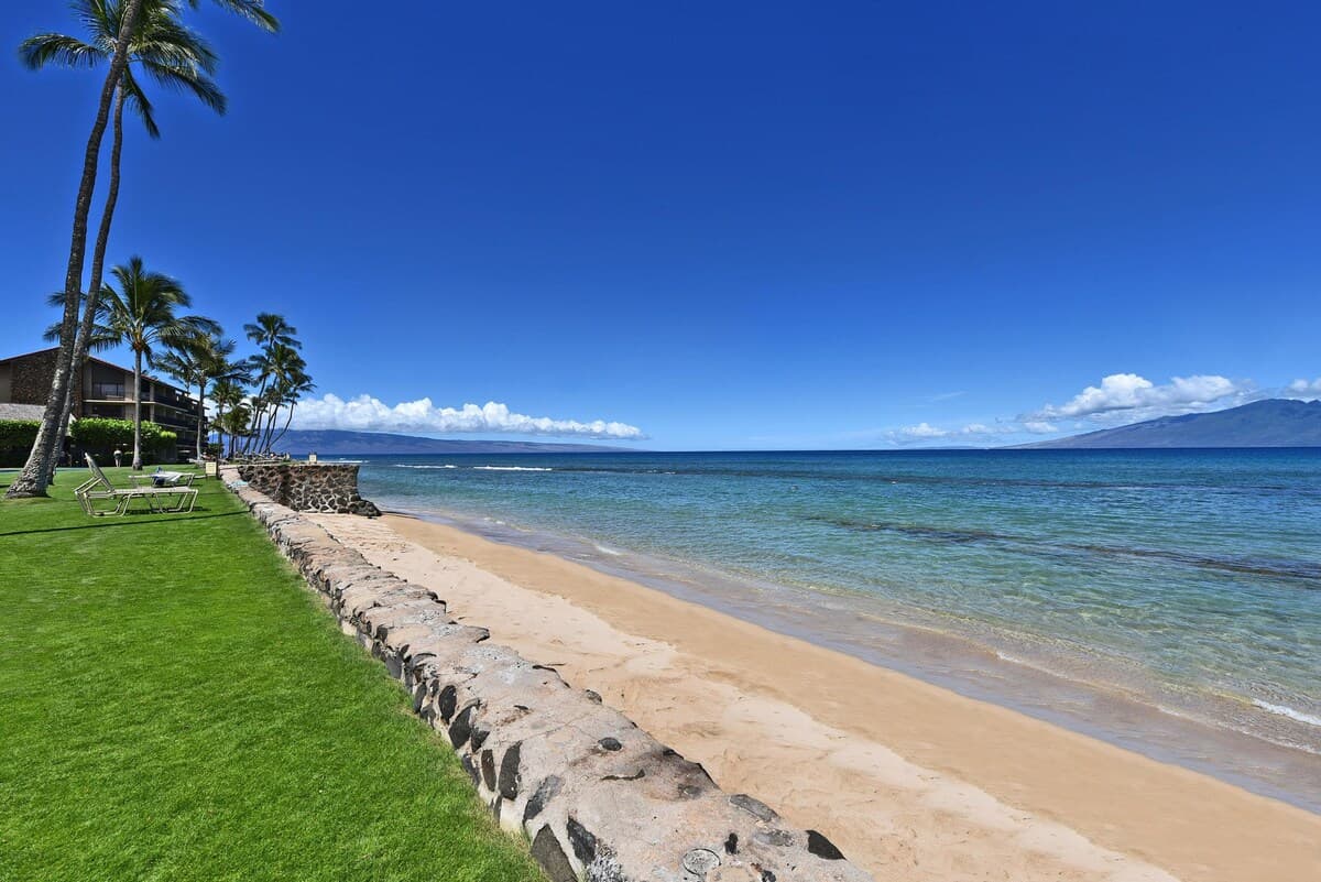 Condo in Lahaina · ★5.0 · 2 bedrooms · 4 beds · 2 baths - Photo 5
