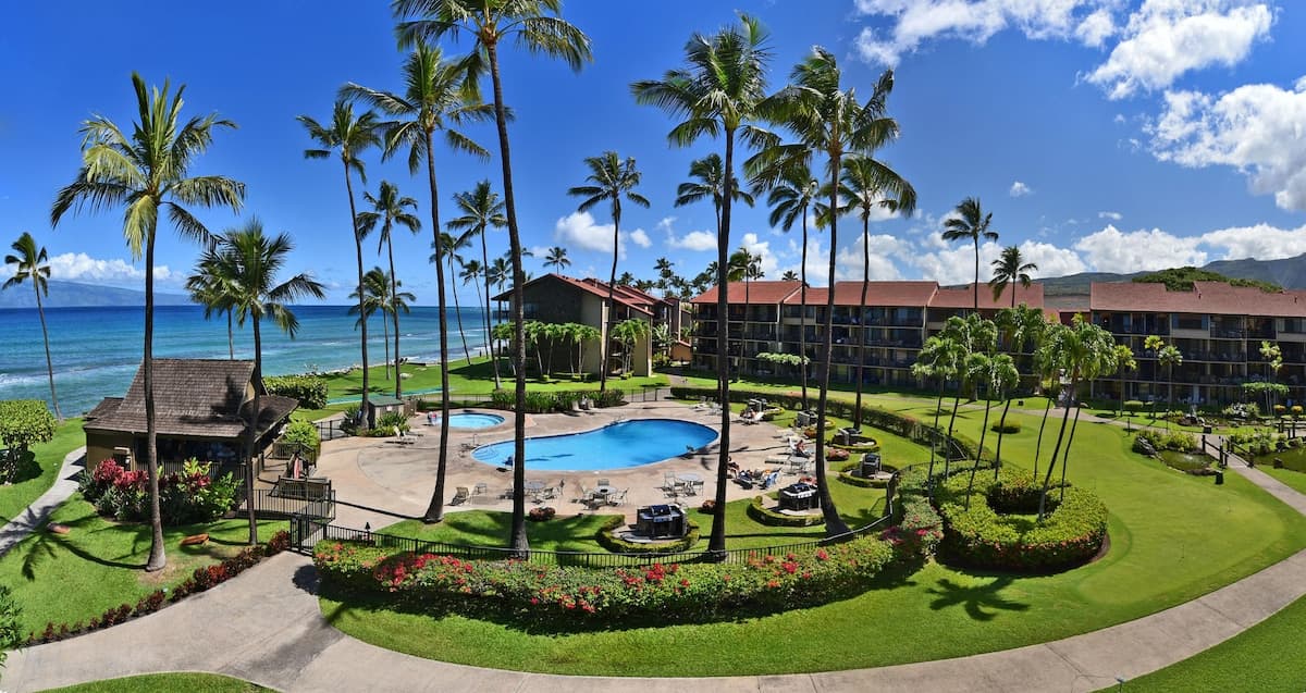 Condo in Lahaina · ★5.0 · 2 bedrooms · 4 beds · 2 baths - Photo 3