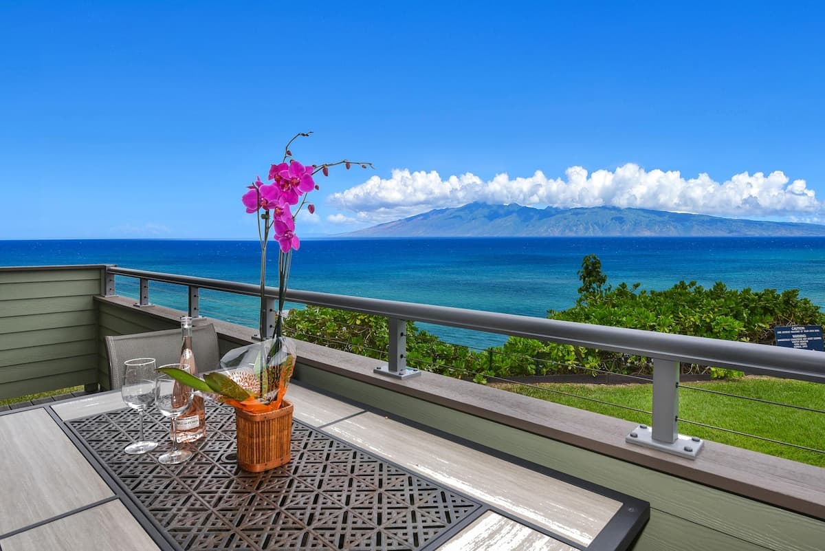 Condo in Lahaina · ★4.64 · 3 bedrooms · 6 beds · 3 baths - Photo 1