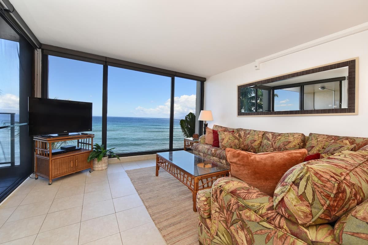 Condo in Lahaina · ★4.6 · 1 bedroom · 2 beds · 1 bath - Photo 3