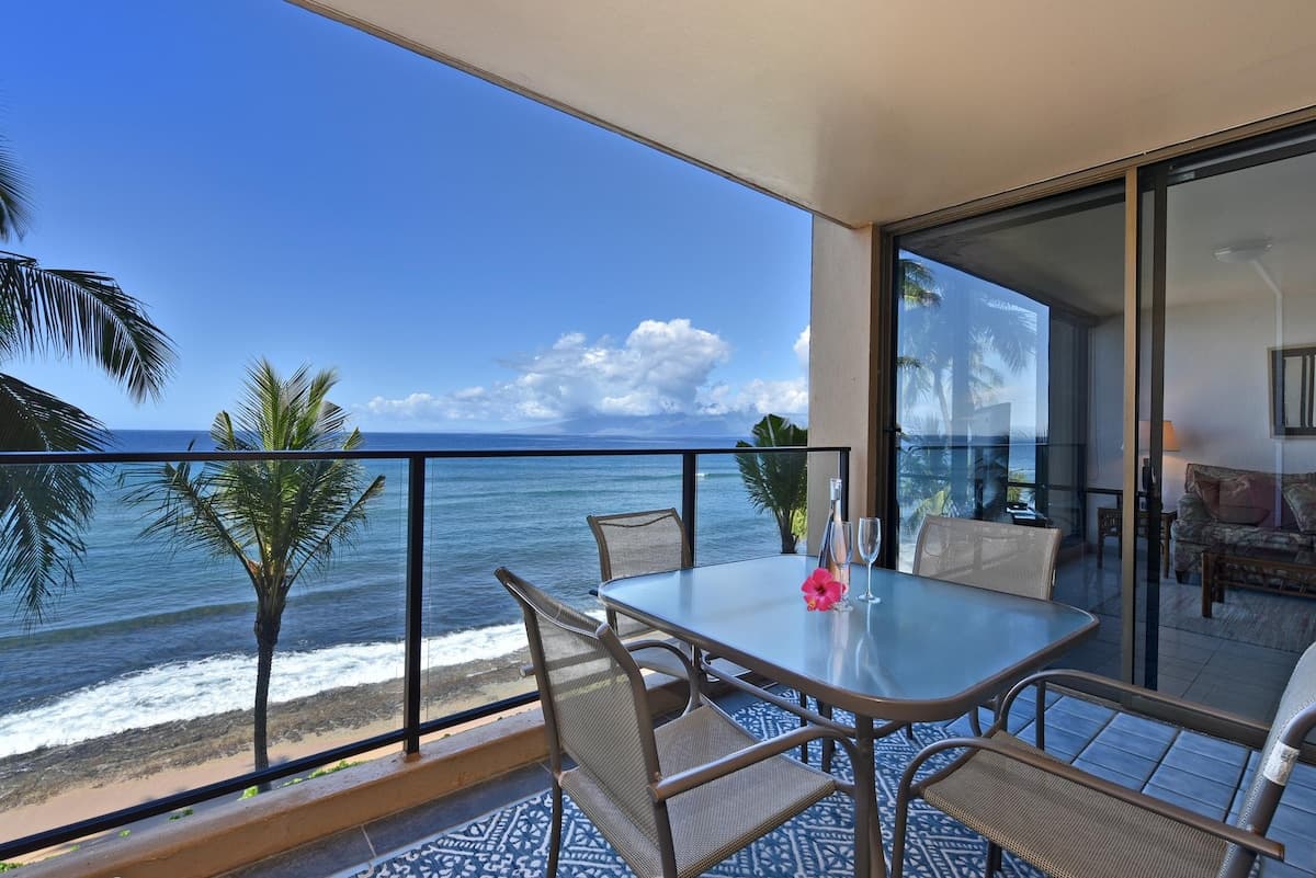 Condo in Lahaina · ★4.6 · 1 bedroom · 2 beds · 1 bath - Photo 1