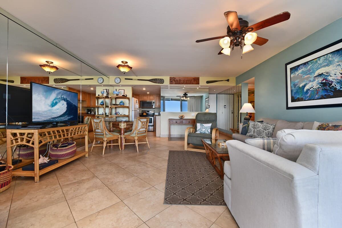 Condo in Lahaina · ★5.0 · 2 bedrooms · 4 beds · 2 shared baths - Photo 5