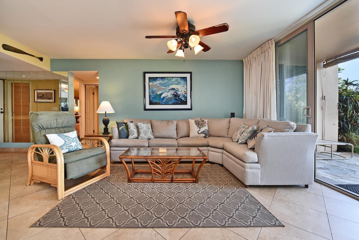 Condo in Lahaina · ★5.0 · 2 bedrooms · 4 beds · 2 shared baths - Photo 2